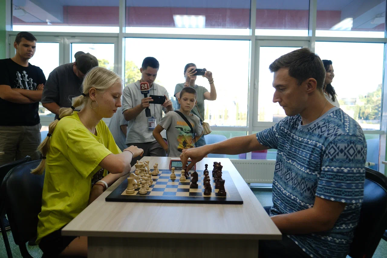 Сергей Карякин дал сеанс одновременной игры в Ялте