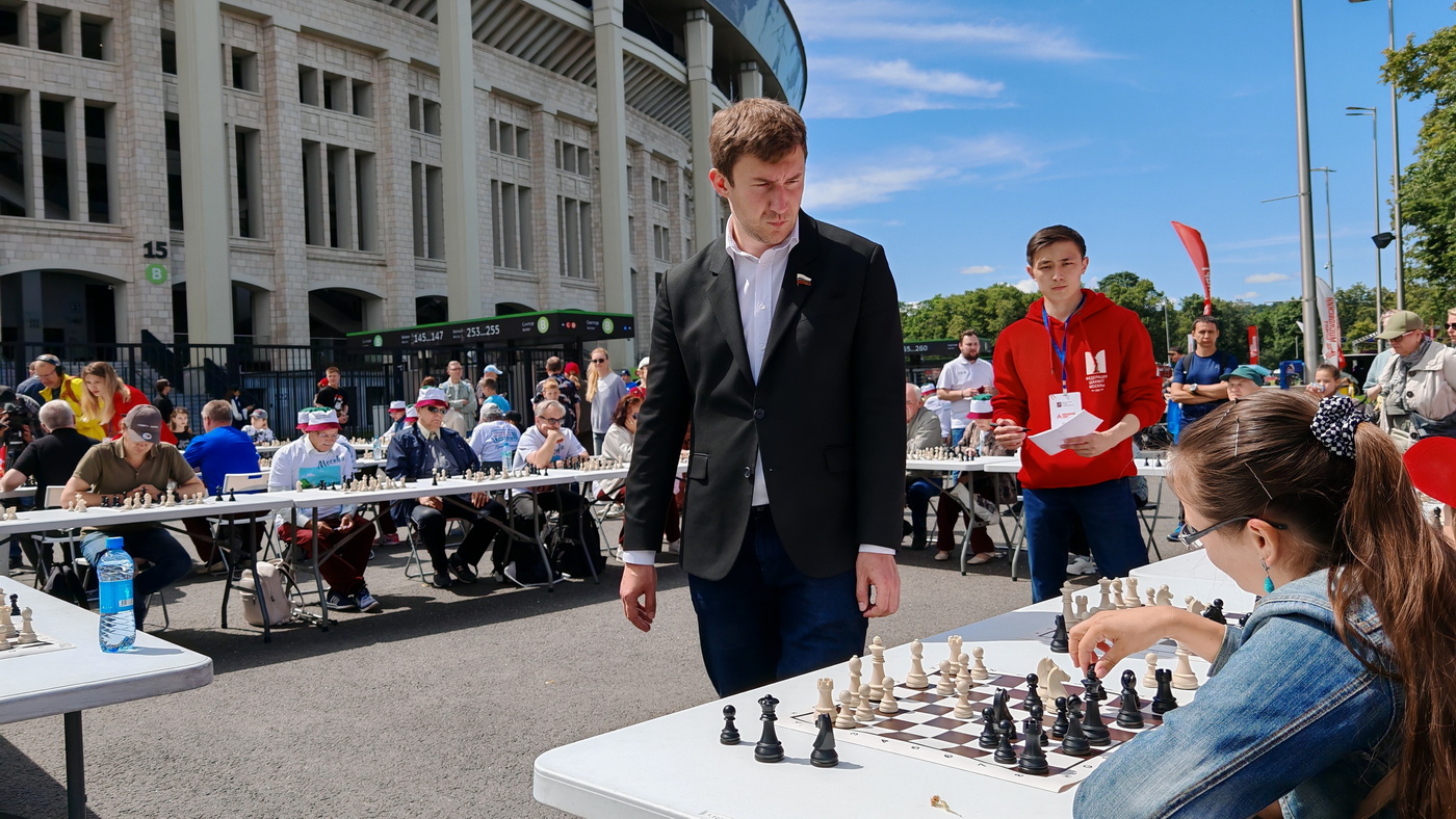 Сергей Карякин дал сеанс одновременной игры на «Дне московского спорта»