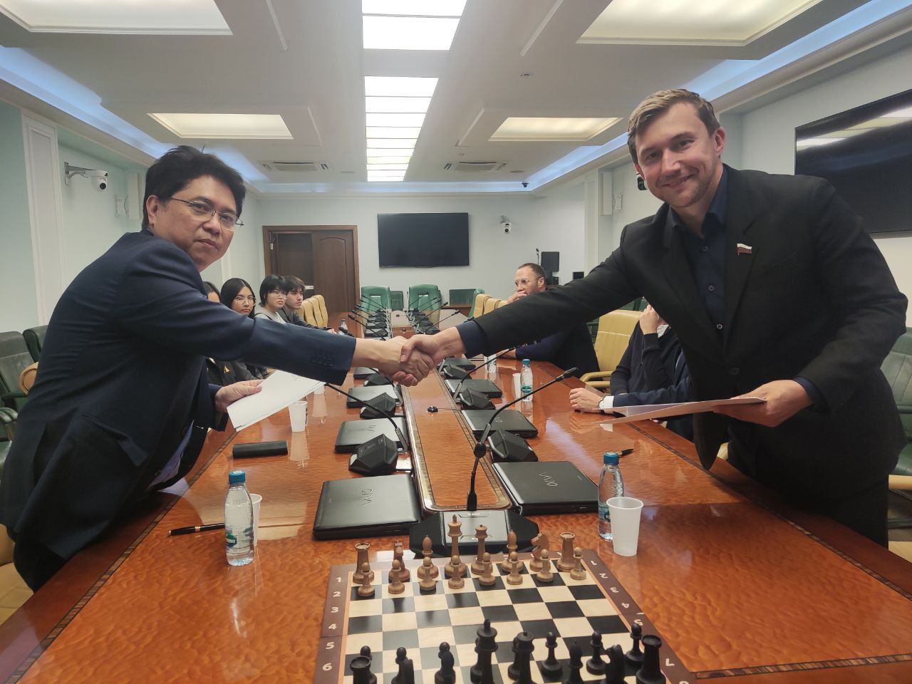 17 сентября состоялась встреча сенатора Российской Федерации, Президента ФШМО С.А.Карякина и Президента шахматной конфедерации стран АСЕАН, Президента Ассоциации шахмат Таиланда (АСТ) С.Накванита