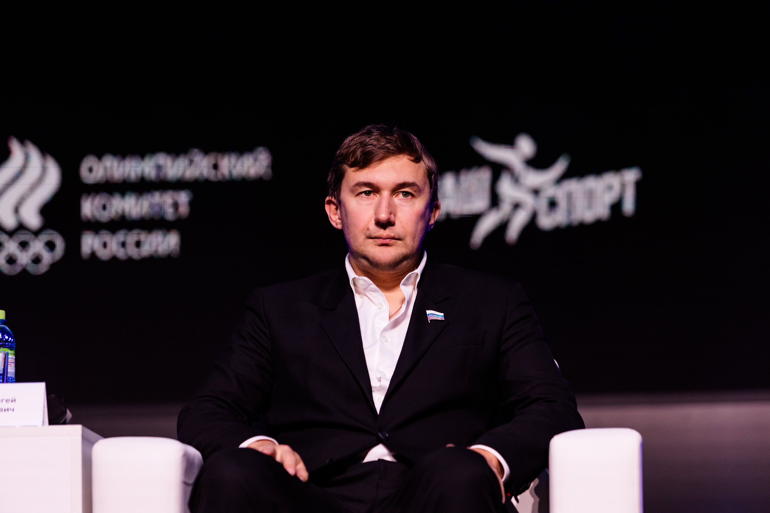 Буря пешкой поле кроет