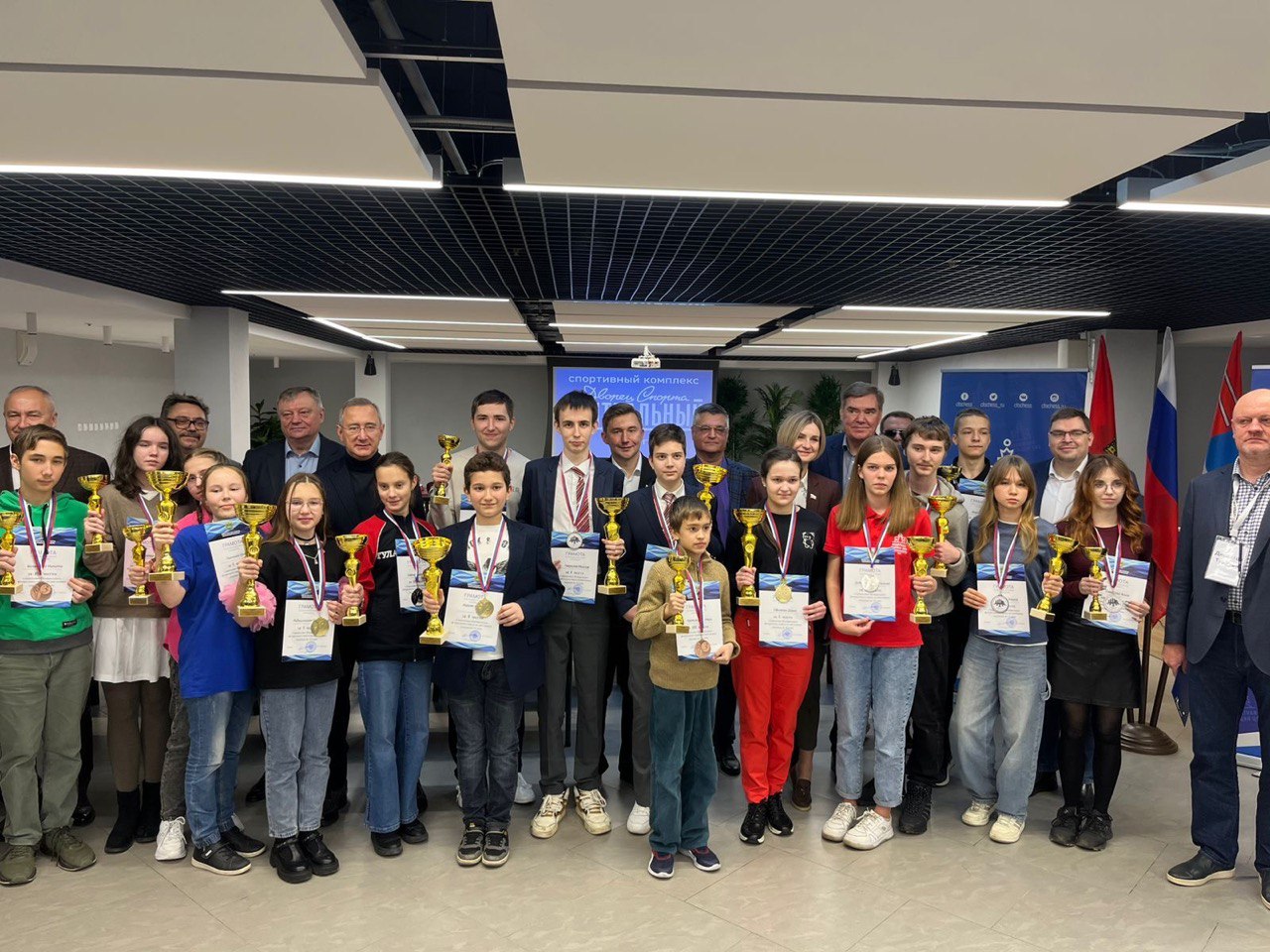 Путевки в Высшую лигу и награды из рук чемпиона мира