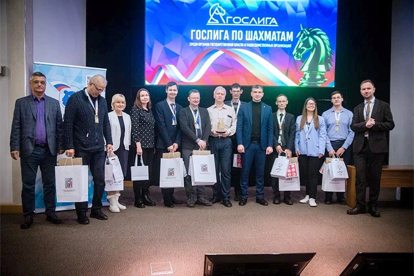 Сергей Карякин вручил призы победителям «Гослиги по шахматам-2025»