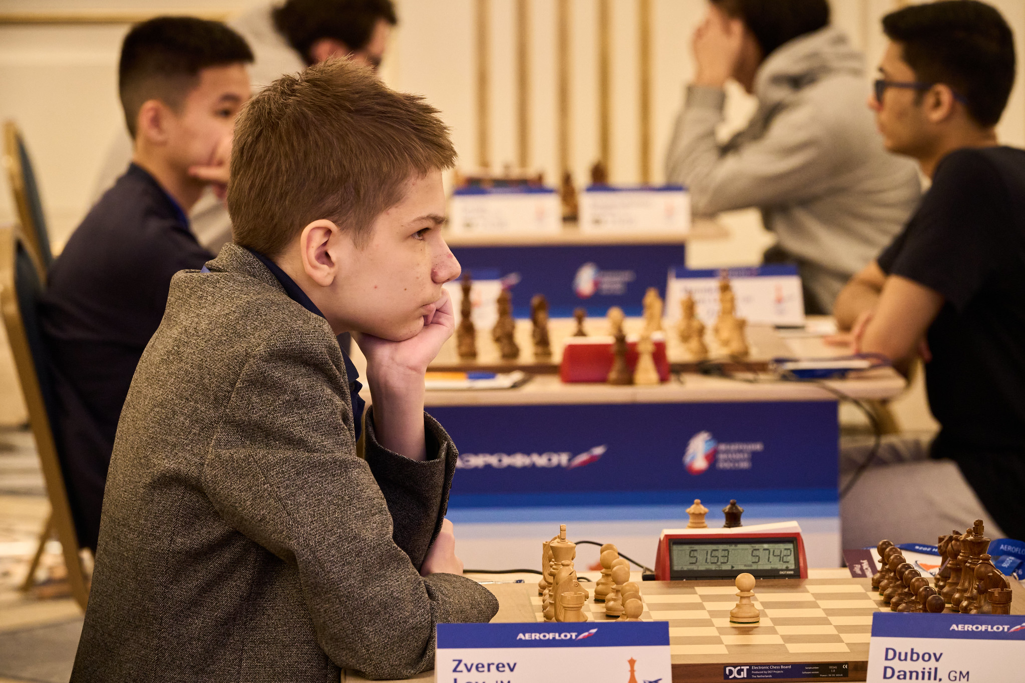 Непо подпирает небо! За ним… Зверев!