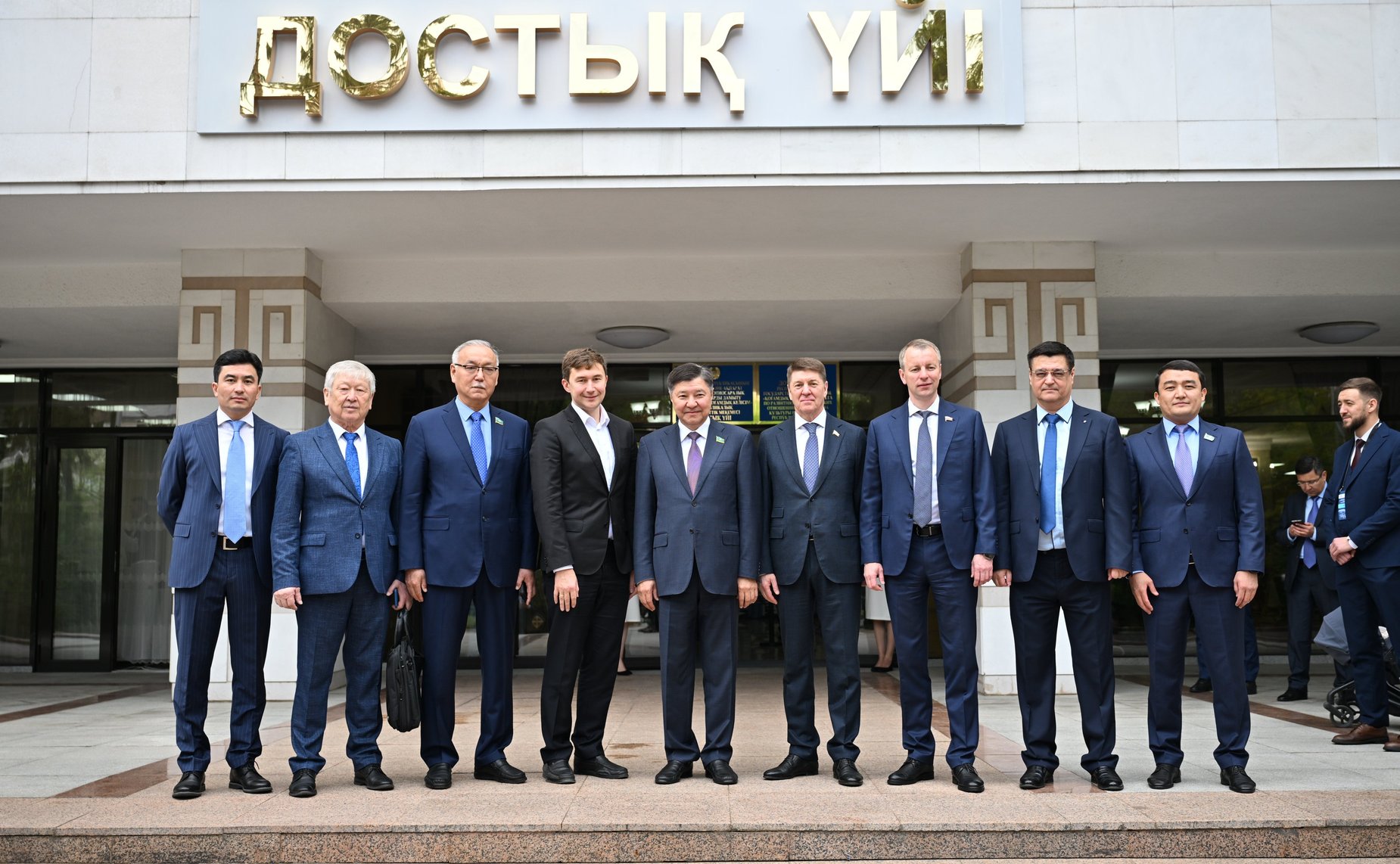 Сенаторы РФ приняли участие в Открытом кубке МПА СНГ по шахматам в рамках проведения мероприятий, посвященных 30-летию Парламента Республики Казахстан